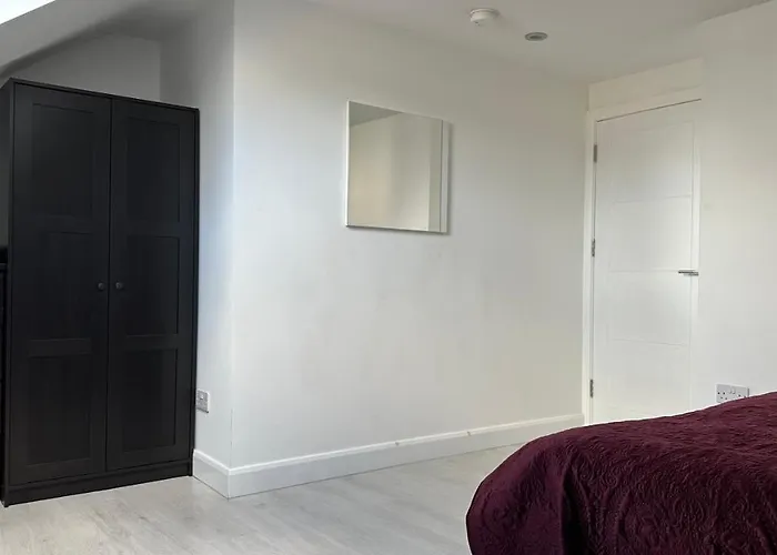 Stunning New 1 Bedroom Apartment